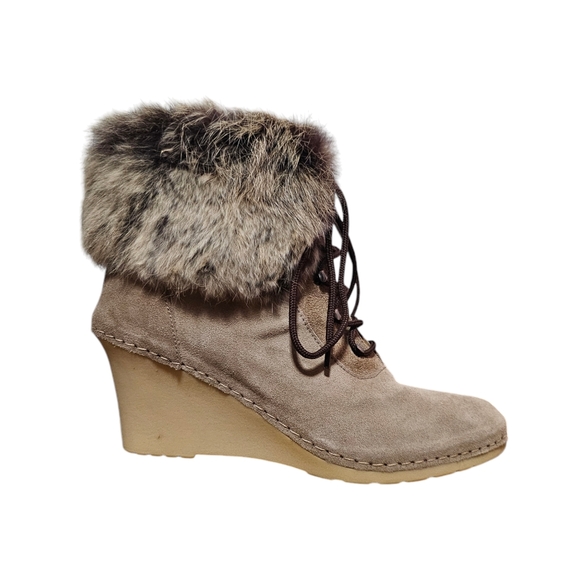 NWT Bettye Muller Shoes Tan Wedge Heels Leather Upper Rabbit Fur Top Cuff sz 39 - Picture 1 of 11